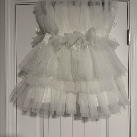 Elegant White Tulle Skirt - Picture 1 of 5